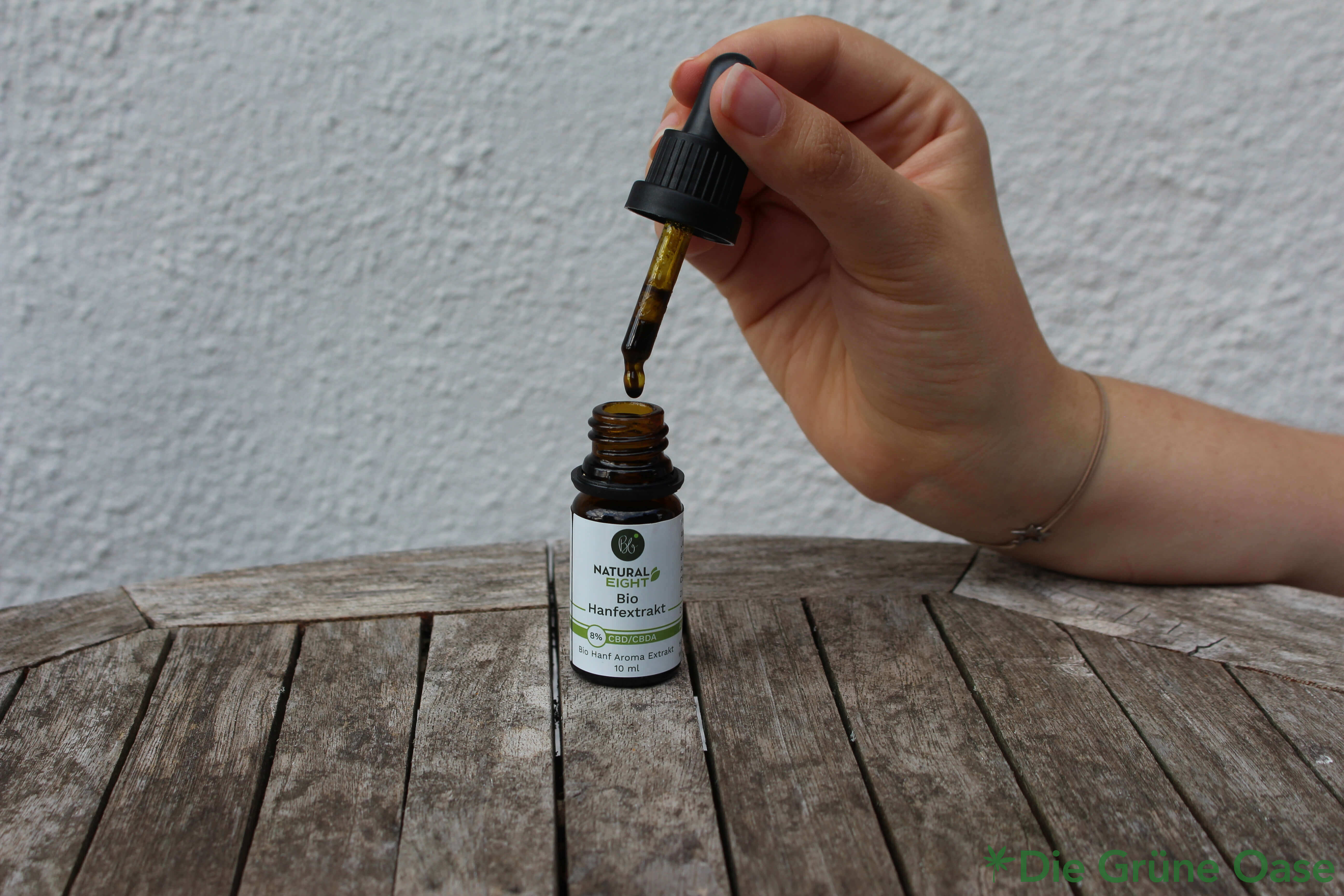 BioBloom CBD Öl mit Pipette